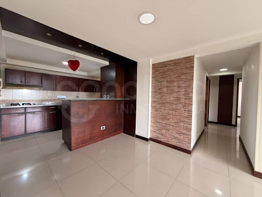 Apartamento en venta en Loma De Los Bernal, Medellín · foto 3 de 18