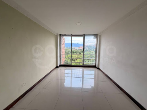 Apartamento en venta en Loma De Los Bernal, Medellín · foto 5 de 18