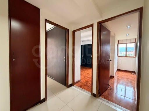 Apartamento en venta en Loma De Los Bernal, Medellín · foto 7 de 18