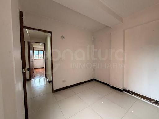Apartamento en venta en Loma De Los Bernal, Medellín · foto 11 de 18