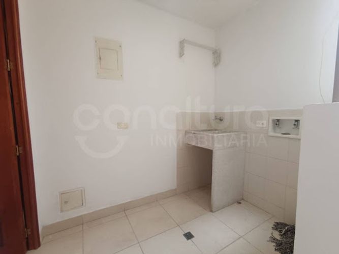 Apartamento de 3 alcobas en arriendo en Bosques De Zuñiga, Medellín, 150 m² · foto 9 de 11