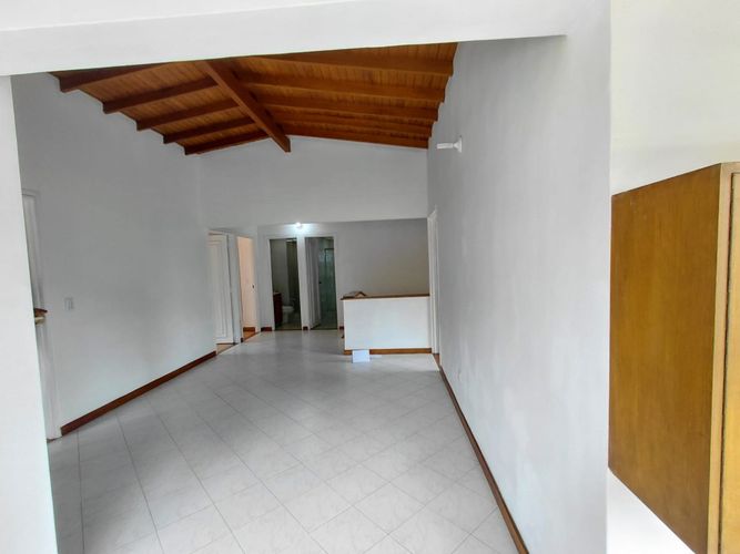 Apartamento de 4 alcobas en arriendo en Las Lomas, Medellín, 200 m² · foto 8 de 24