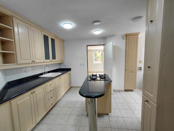 Apartamento de 4 alcobas en arriendo en Las Lomas, Medellín, 200 m² · foto 13 de 24