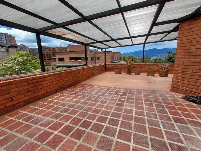 Apartamento de 4 alcobas en arriendo en Las Lomas, Medellín, 200 m² · foto 15 de 24