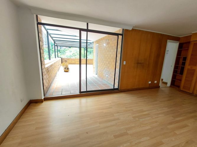 Apartamento de 4 alcobas en arriendo en Las Lomas, Medellín, 200 m² · foto 22 de 24