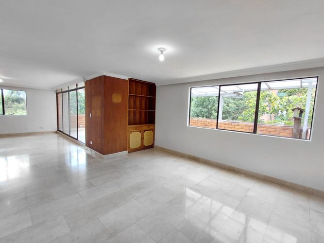 Apartamento de 4 alcobas en arriendo en Las Lomas, Medellín, 200 m² · foto 23 de 24