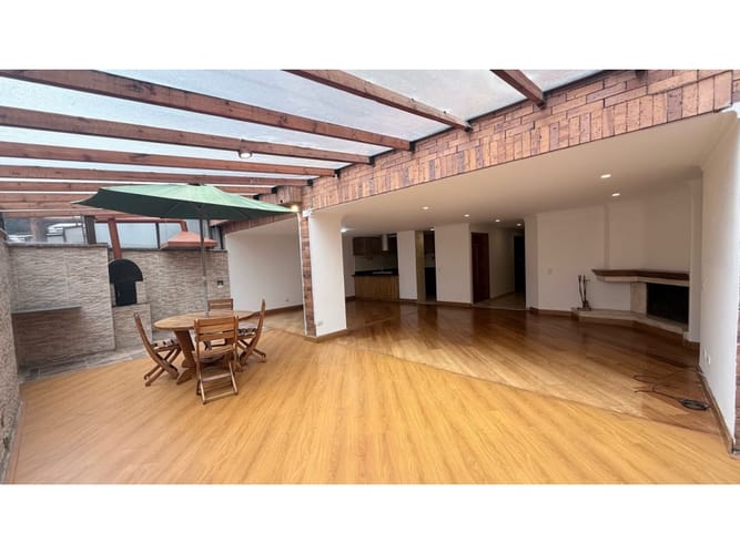 Apartamento de 3 alcobas en venta en La Carolina, Bogotá, 303 m² · foto 2 de 20