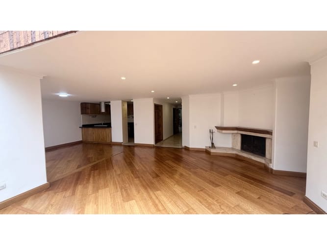 Apartamento de 3 alcobas en venta en La Carolina, Bogotá, 303 m² · foto 3 de 20