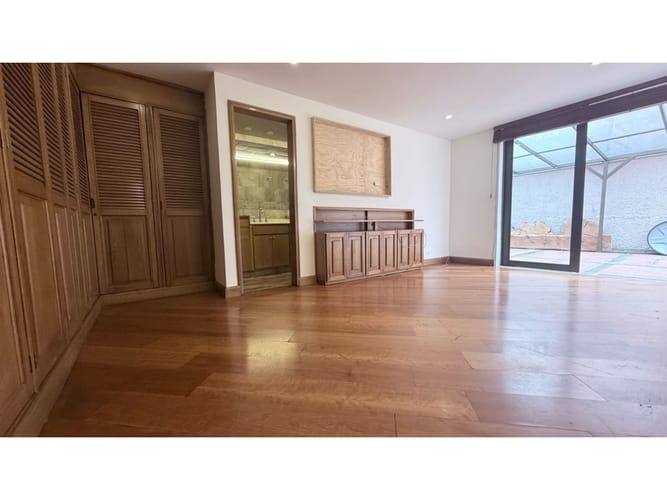 Apartamento de 3 alcobas en venta en La Carolina, Bogotá, 303 m² · foto 4 de 20