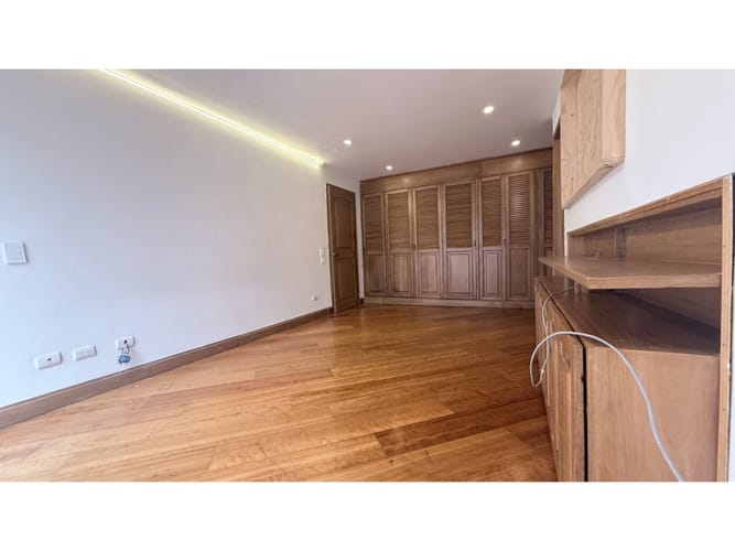 Apartamento de 3 alcobas en venta en La Carolina, Bogotá, 303 m² · foto 5 de 20