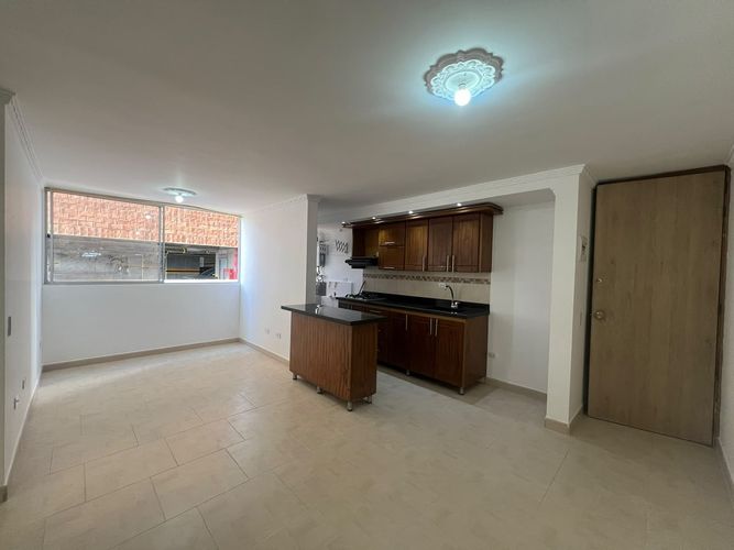 Apartamento de 3 alcobas en venta en Centro, Rionegro, 60 m² · foto 2 de 8