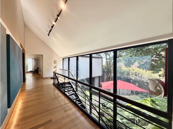 Casa de 3 alcobas en venta en Usaquen, Bogotá, 520 m² · foto 2 de 24