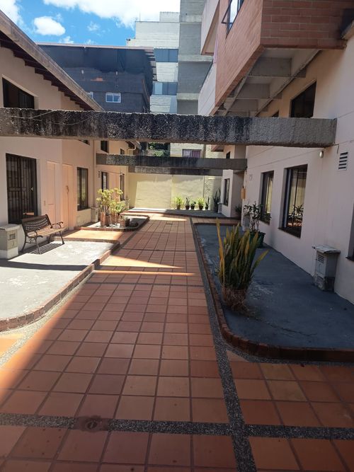 Apartaestudio en venta en La Milagrosa, Medellín, 35 m² · foto 7 de 10