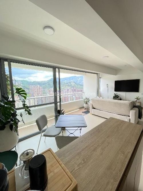 Apartamento de 2 alcobas en venta en Las Lomitas, Sabaneta, 60 m² · foto 3 de 17