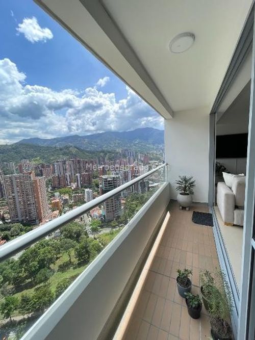 Apartamento de 2 alcobas en venta en Las Lomitas, Sabaneta, 60 m² · foto 2 de 17
