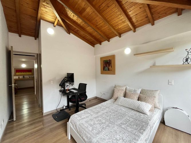 Casa de 3 alcobas en arriendo en Los Naranjos, Envigado, 300 m² · foto 13 de 20