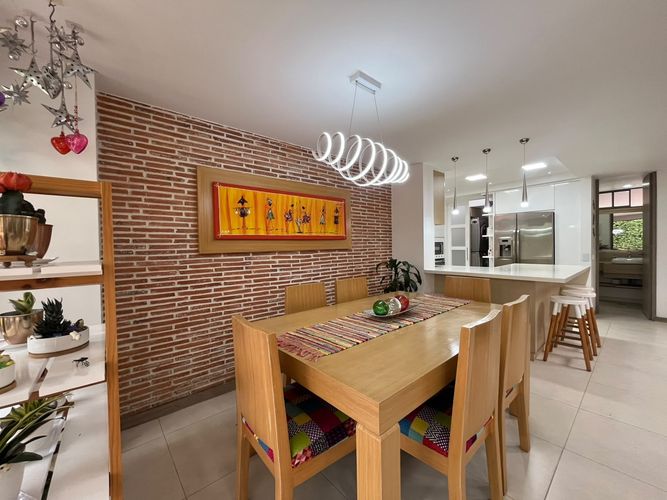 Casa de 3 alcobas en arriendo en Los Naranjos, Envigado, 300 m² · foto 5 de 20