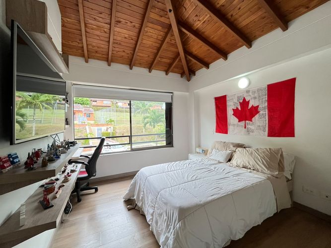 Casa de 3 alcobas en arriendo en Los Naranjos, Envigado, 300 m² · foto 14 de 20