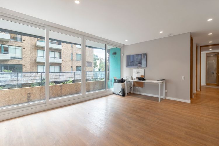 Apartamento de 2 alcobas en venta en Santa Barbara Oriental, Bogotá, 106 m² · foto 3 de 15