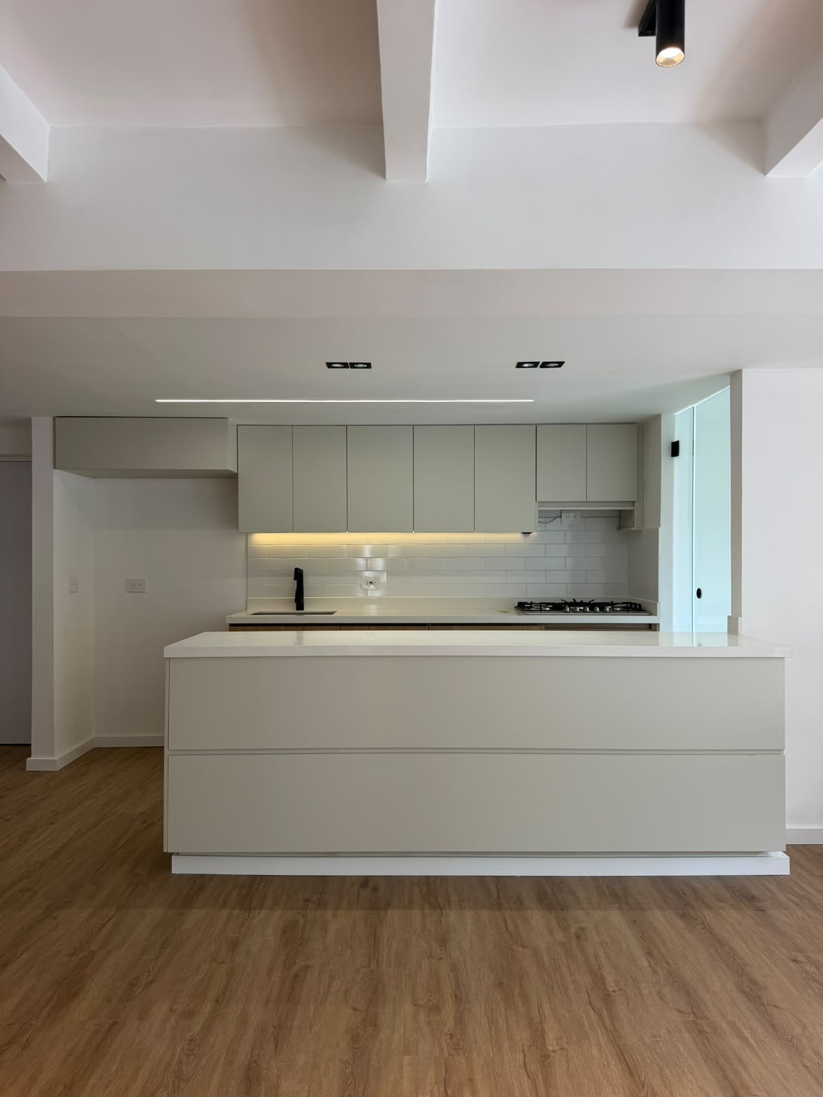 Apartamento de 3 habitaciones en venta en La Visitación, Medellín — imagen 1 de 9