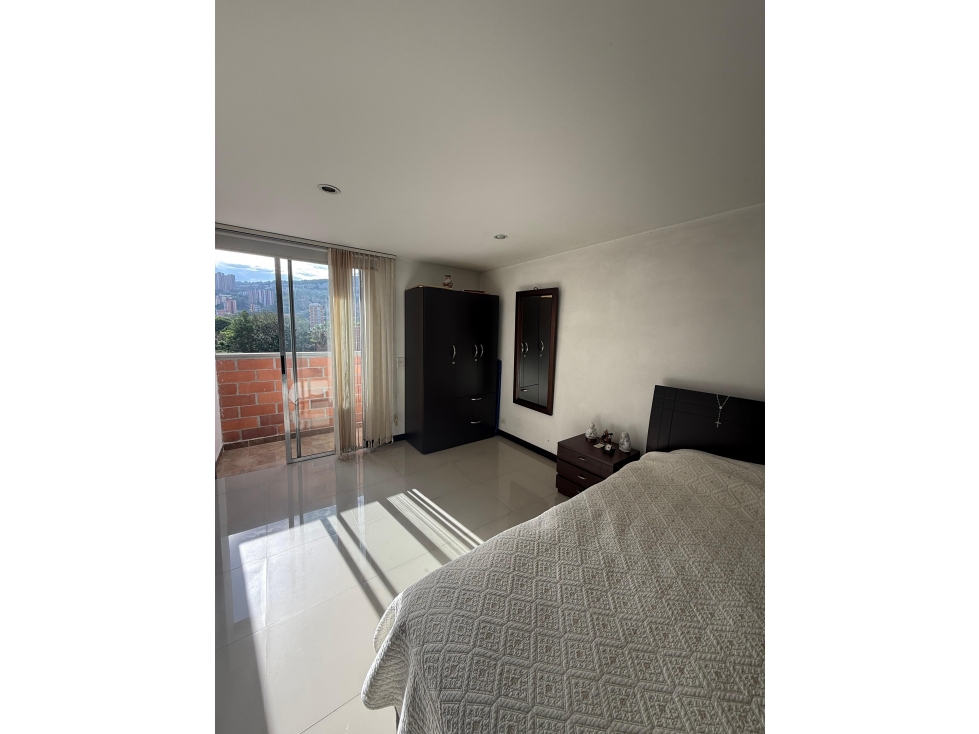 Apartamento en venta en Los Colores, Medellín · foto 12 de 18
