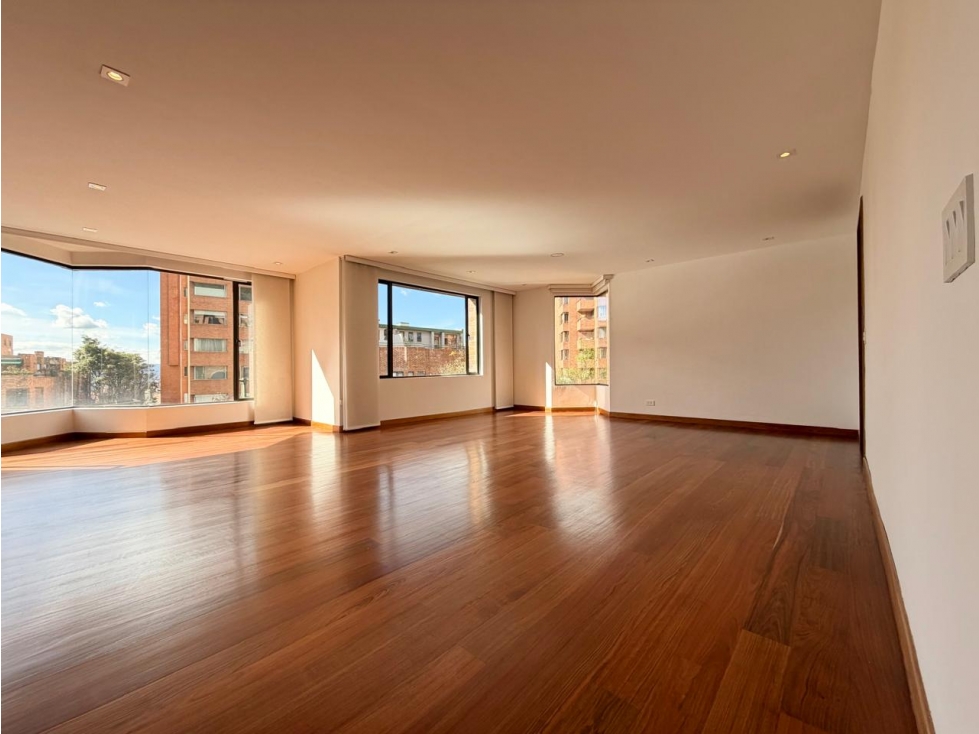 Apartamento en venta en Los Rosales, Bogotá · foto 2 de 17
