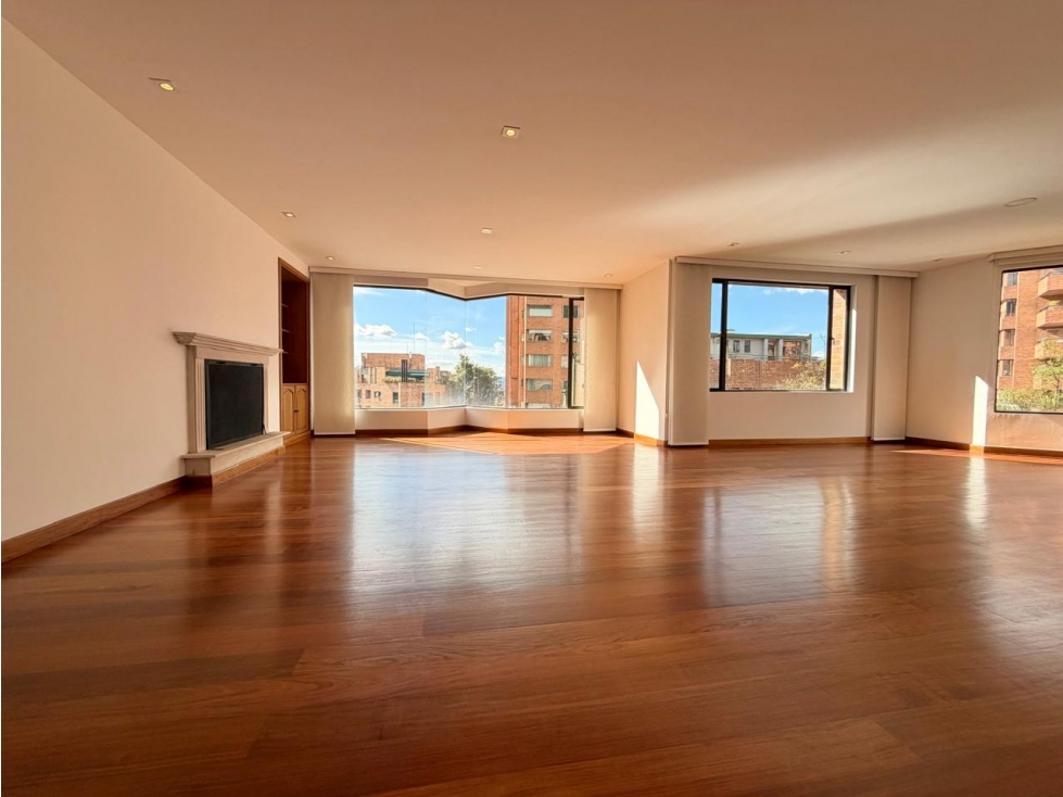 Apartamento en venta en Los Rosales, Bogotá · foto 3 de 17