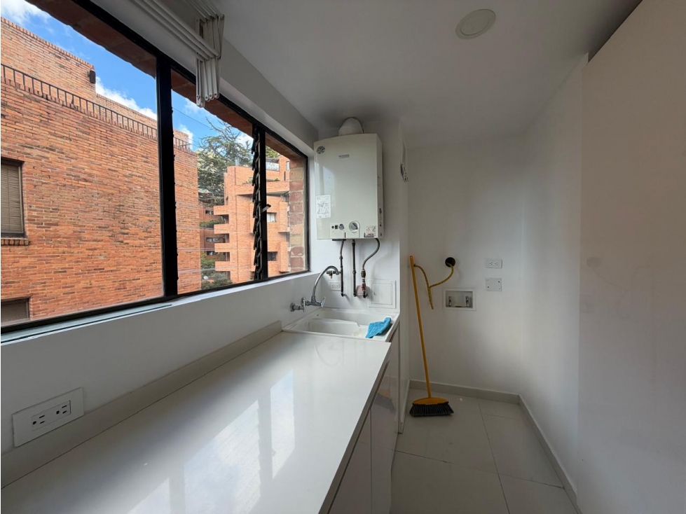 Apartamento en venta en Los Rosales, Bogotá · foto 10 de 17