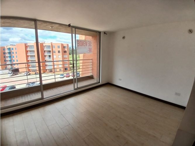 Apartamento de 2 alcobas en venta en Condominio Campestre Alhambra, Madrid, 58 m² · foto 2 de 21