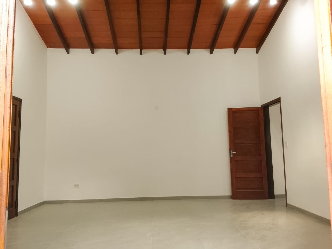 CASA EN VENTA EN ASUNCION ITA ENRAMADA -3 DORMITORIOS + QUINCHO - foto 4