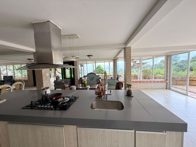 Casa de 4 alcobas en venta en Campo Alegre, Cali, 1200 m² · foto 3 de 24