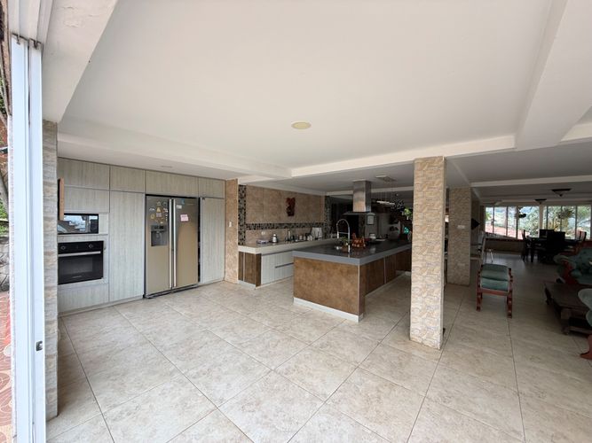 Casa de 4 alcobas en venta en Campo Alegre, Cali, 1200 m² · foto 12 de 24
