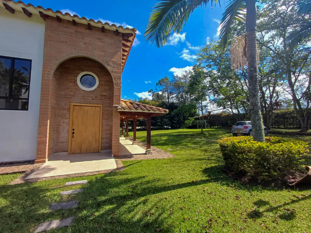 Casa en arriendo en Llano Grande, Rionegro · foto 2 de 24