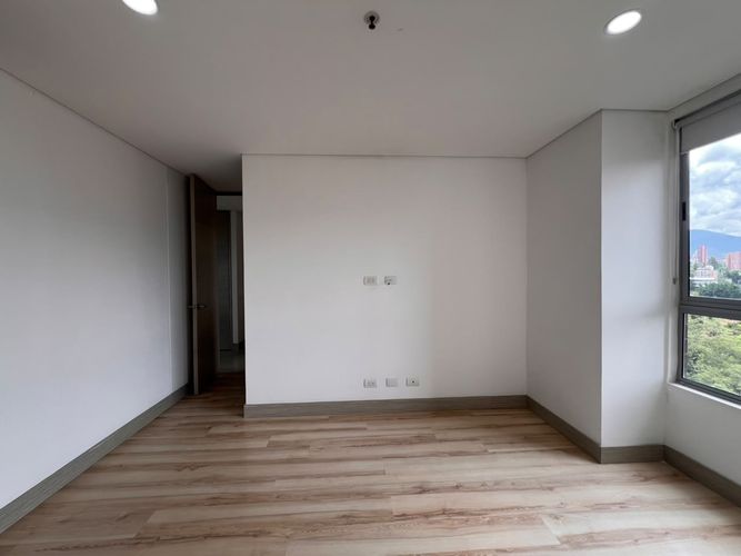 Apartamento de 3 alcobas en arriendo en El Poblado, Medellín, 150 m² · foto 11 de 17