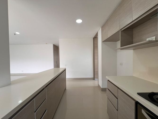 Apartamento de 3 alcobas en arriendo en El Poblado, Medellín, 150 m² · foto 4 de 17