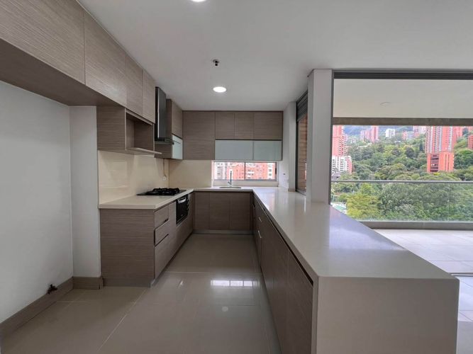 Apartamento de 3 alcobas en arriendo en El Poblado, Medellín, 150 m² · foto 6 de 17