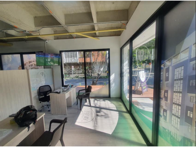 Local en venta en El Portal, Envigado, 57 m² · foto 2 de 3
