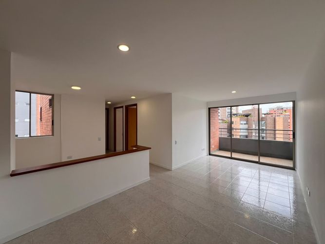 Apartamento de 3 alcobas en arriendo en El Poblado, Medellín, 86 m² · foto 2 de 17
