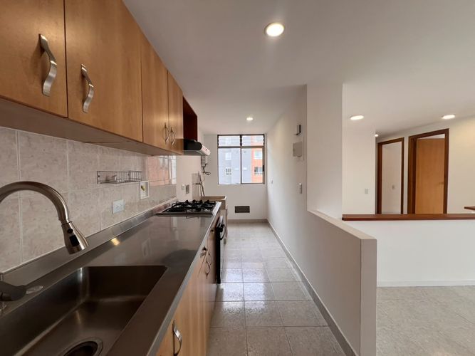 Apartamento de 3 alcobas en arriendo en El Poblado, Medellín, 86 m² · foto 4 de 17