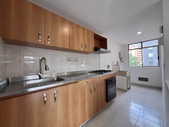 Apartamento de 3 alcobas en arriendo en El Poblado, Medellín, 86 m² · foto 3 de 17