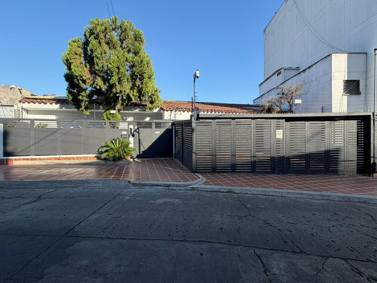Casa de 7 habitaciones en venta en Santa Monica, Cali — imagen 1 de 28