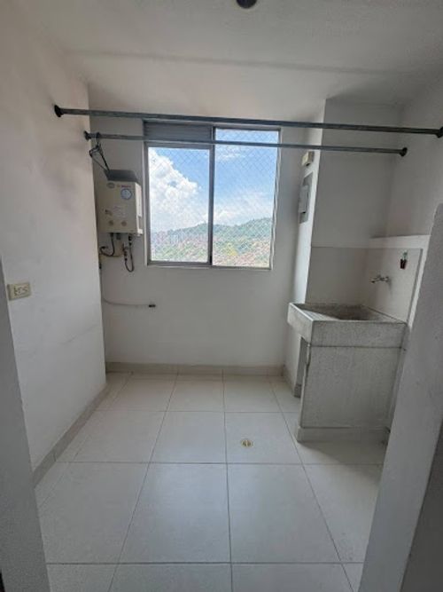 Apartamento de 3 alcobas en arriendo en Loma De Los Bernal, Bogotá, 83 m² · foto 21 de 22