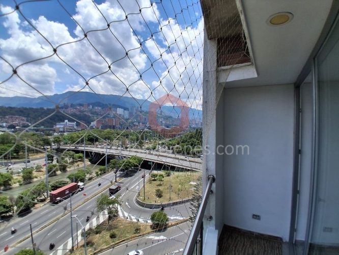 Apartamento de 3 alcobas en arriendo en Conquistadores, Medellín, 110 m² · foto 8 de 24