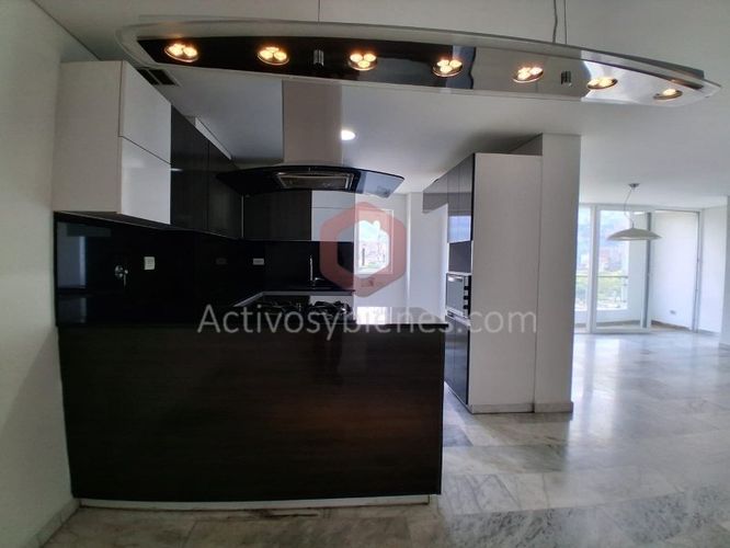 Apartamento de 3 alcobas en arriendo en Conquistadores, Medellín, 110 m² · foto 12 de 24