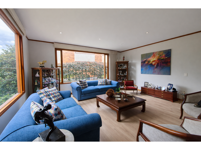 Casa de 4 alcobas en venta en San Jose De Bavaria, Bogotá, 409 m² · foto 2 de 24