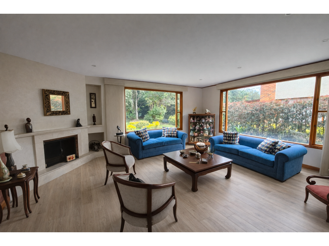 Casa de 4 alcobas en venta en San Jose De Bavaria, Bogotá, 409 m² · foto 3 de 24