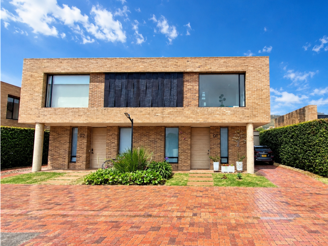 Casa de 3 alcobas en venta en Fonquetá, Chía, 125 m² · foto 2 de 24