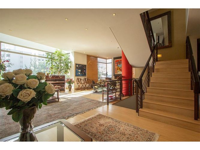 Casa de 4 alcobas en venta en Los Rosales, Bogotá, 496 m² · foto 2 de 24