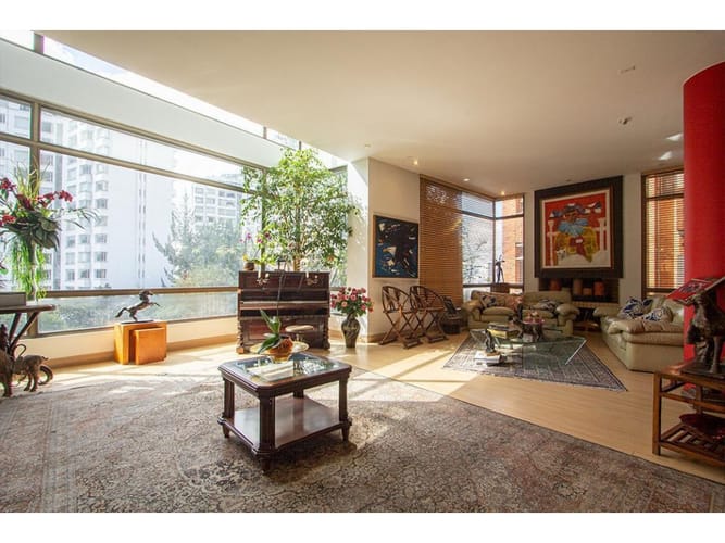 Casa de 4 alcobas en venta en Los Rosales, Bogotá, 496 m² · foto 4 de 24