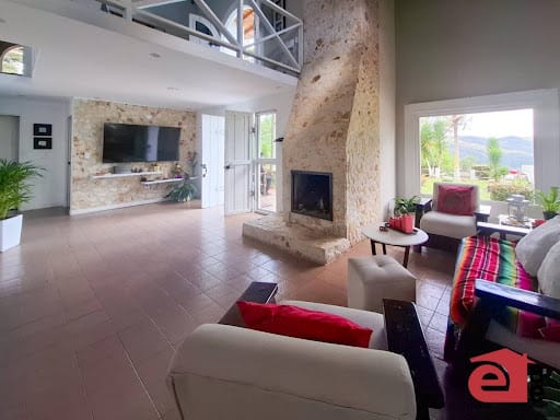 Casa de 5 alcobas en arriendo en La Honda, Guarne · foto 2 de 24